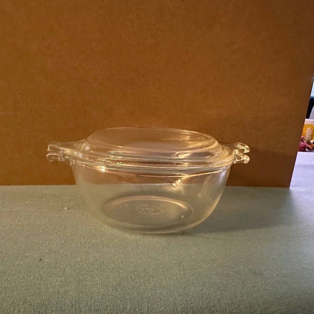 Vintage Pyrex 10oz Covered Casserole Dish
